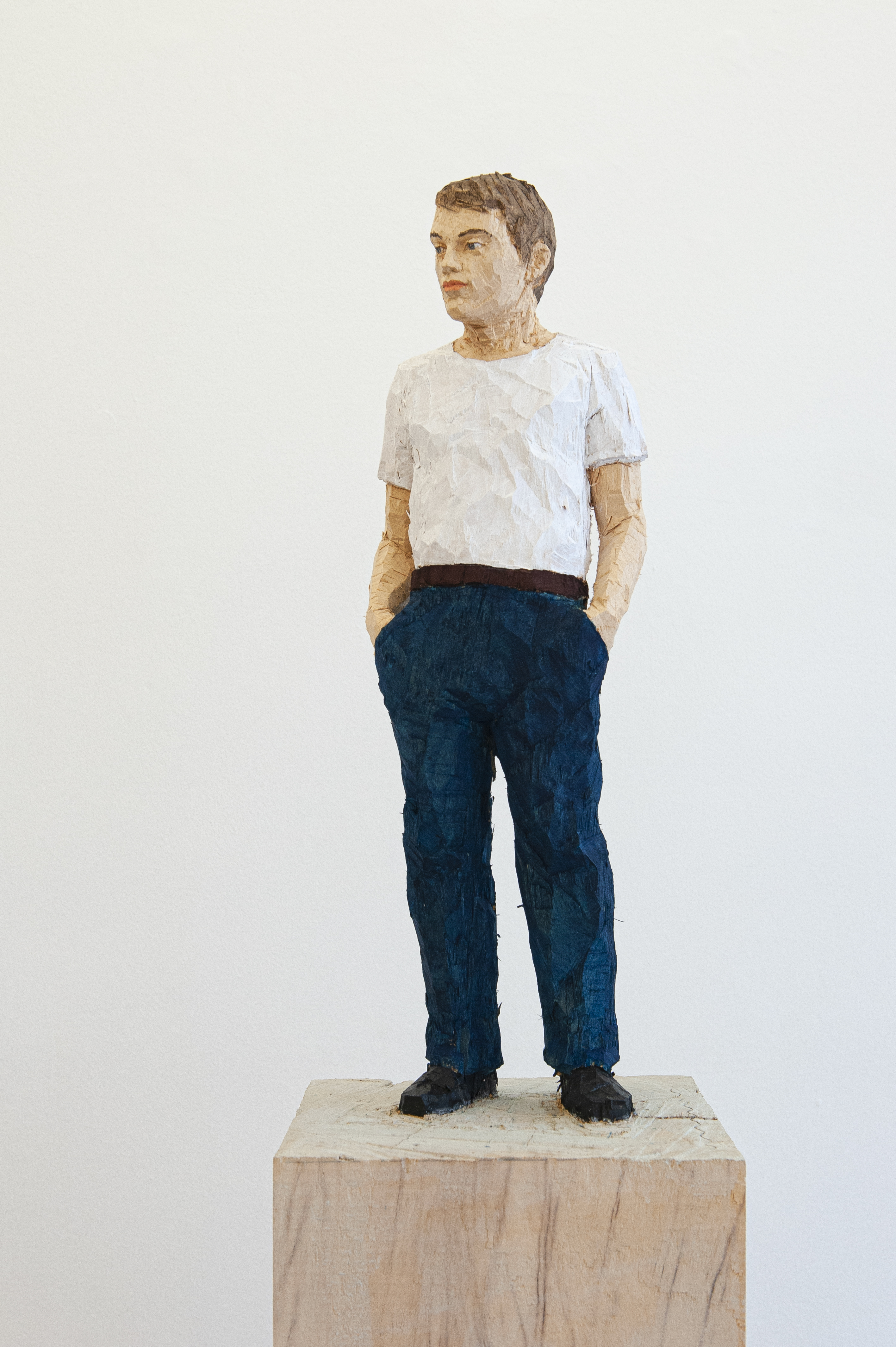 Stephan  Balkenhol - Mann mit blauer Hose, 2021