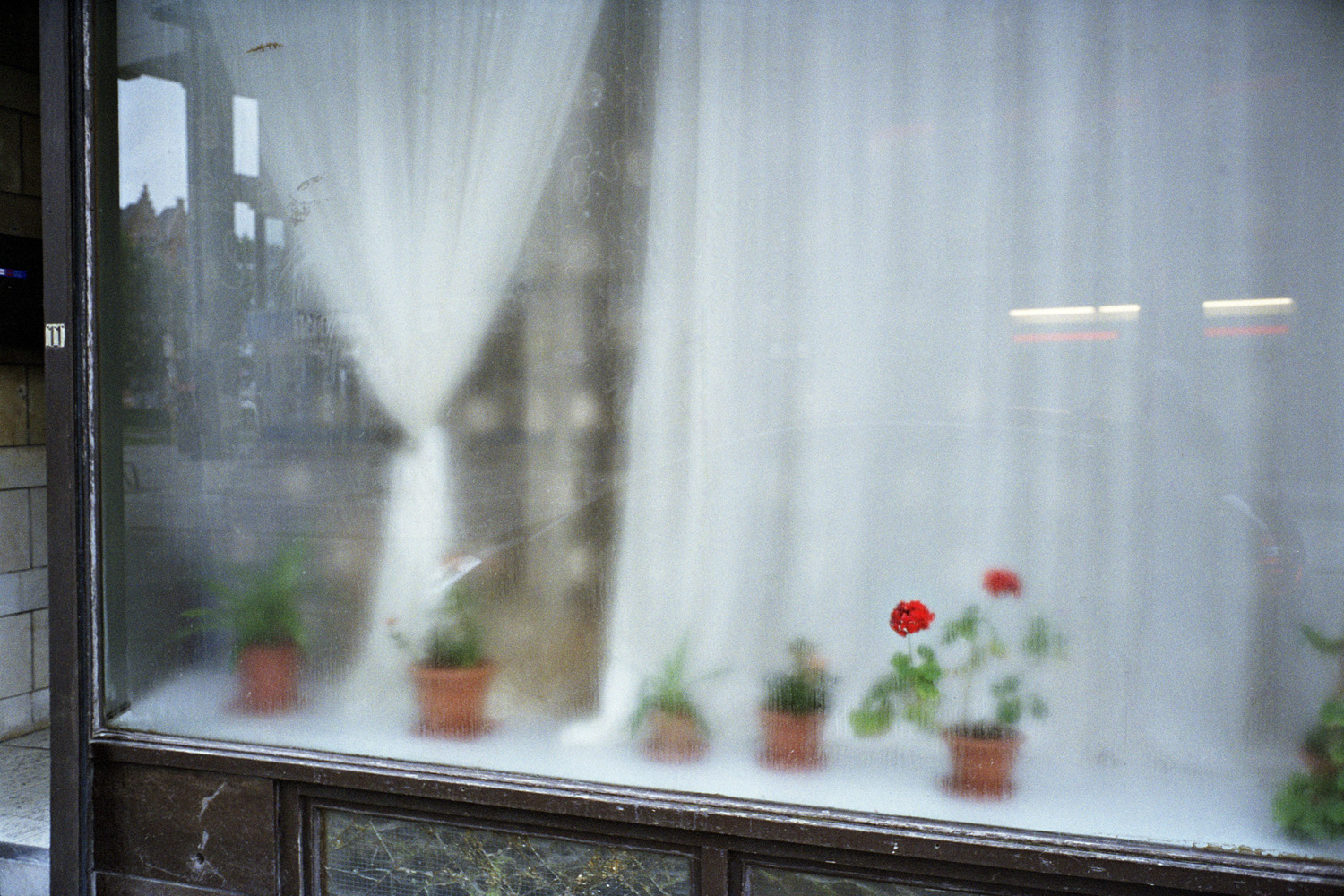 Yvon  Lambert - Vitrine, Vrijhavenstraat, 2012