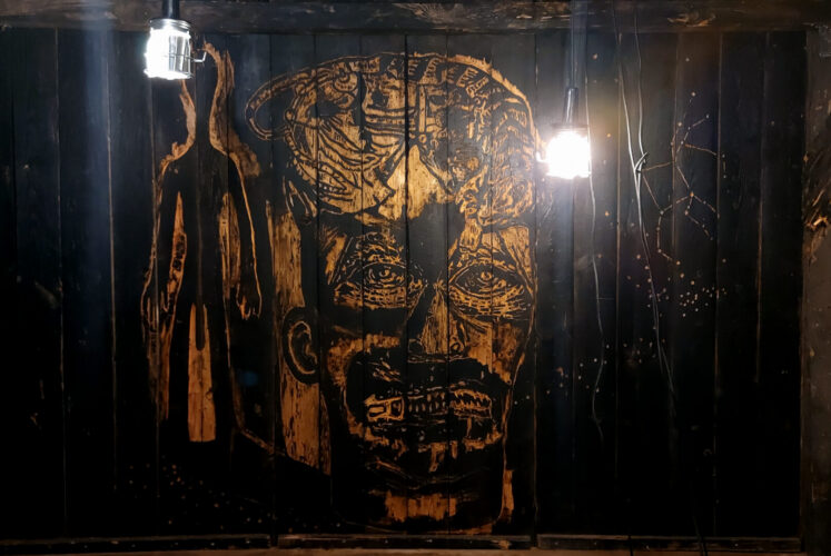 Espace Blanc Cass&eacute; | La Cabane - World Downfall